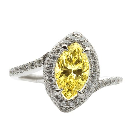 el pasatiempo— the yellow fantasy|Anello di diamanti IGI Fantasy Vivid Yellow Marquise 1,80 carati .